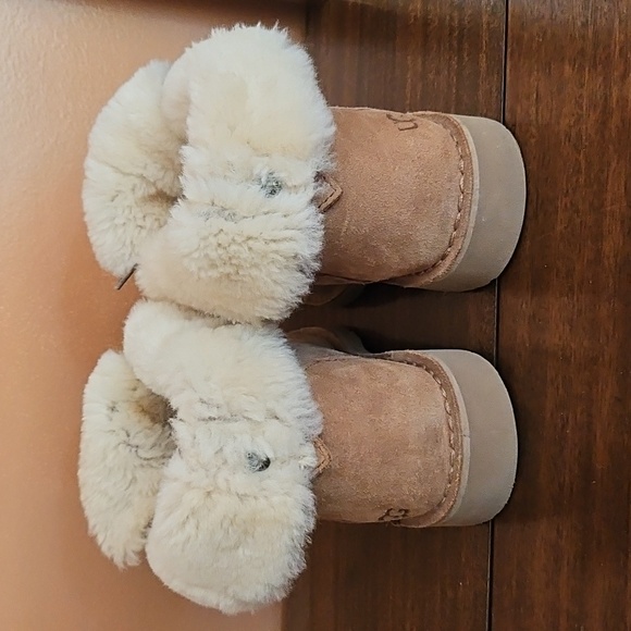 UGG Women's Brown and Cream Lace-Up Winter Boots - Picture 7 of 15